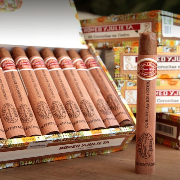 Romeo Y Julieta Coronitas En Cedro